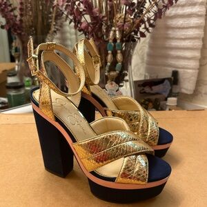 New Jessica Simpson platform sandal shoes in Size 6!